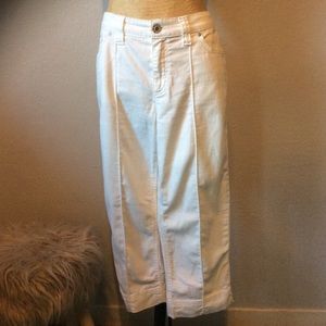 Chico’s Platinum Denim White Capri 5 Pockets